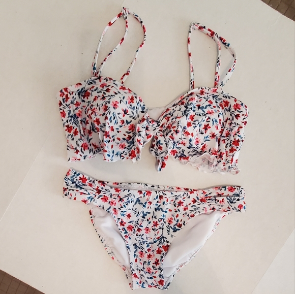 LIKE NEW Red and White Floral Bikini Lettuce hem edge swimsuit top and bottom - Picture 2 of 5